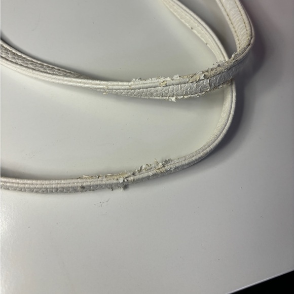 Imoshion Reversible White & Floral Vegan Leather Bag and Pouch - Picture 5 of 6